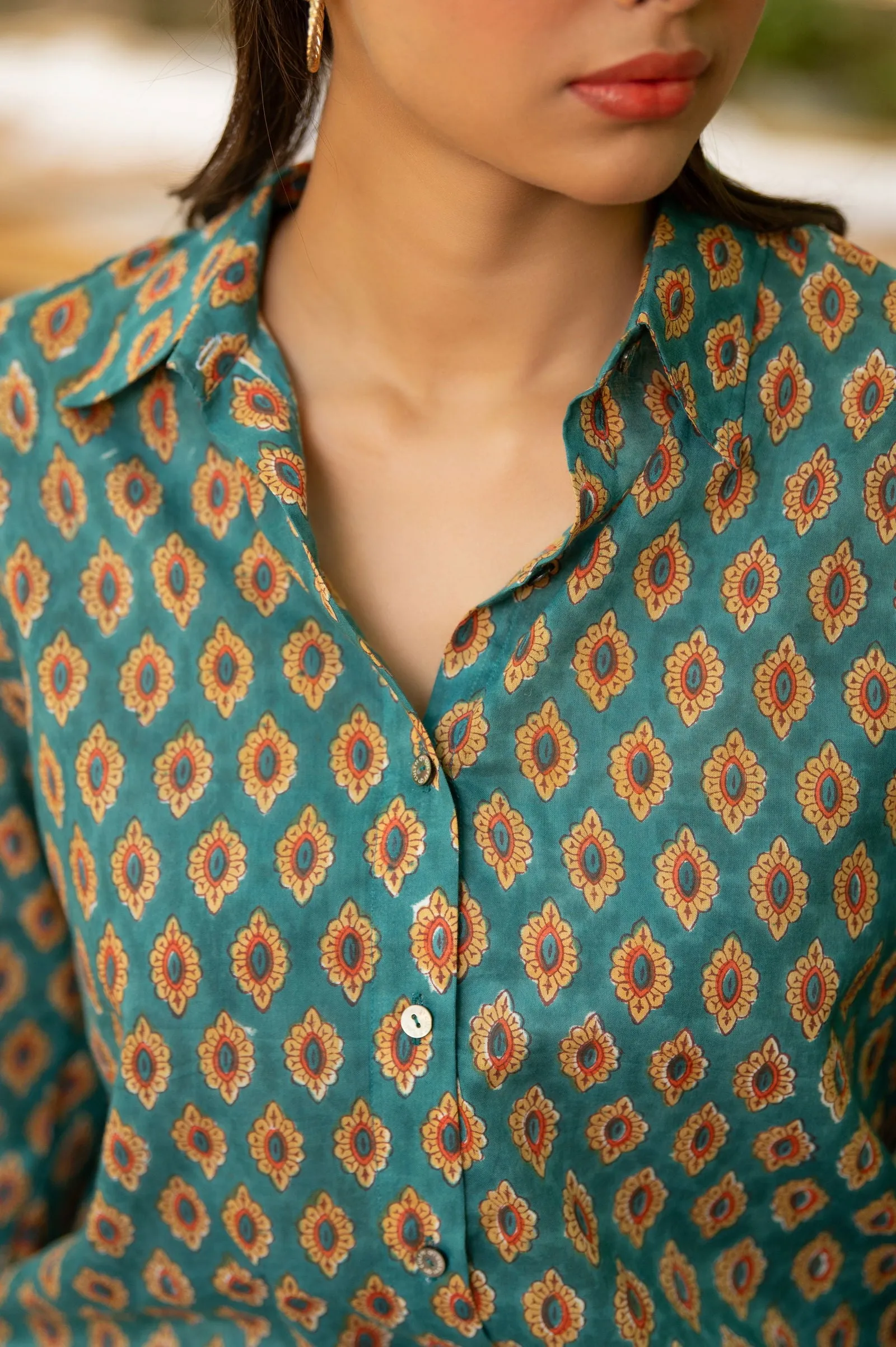 Women Cotton Printed Collarneck Loose Fit Shirt Green